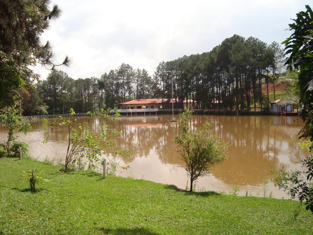 Hotel Fazenda Floresta Do Lago Сокорру Экстерьер фото